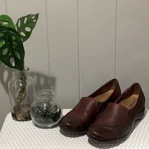 Women's shoes